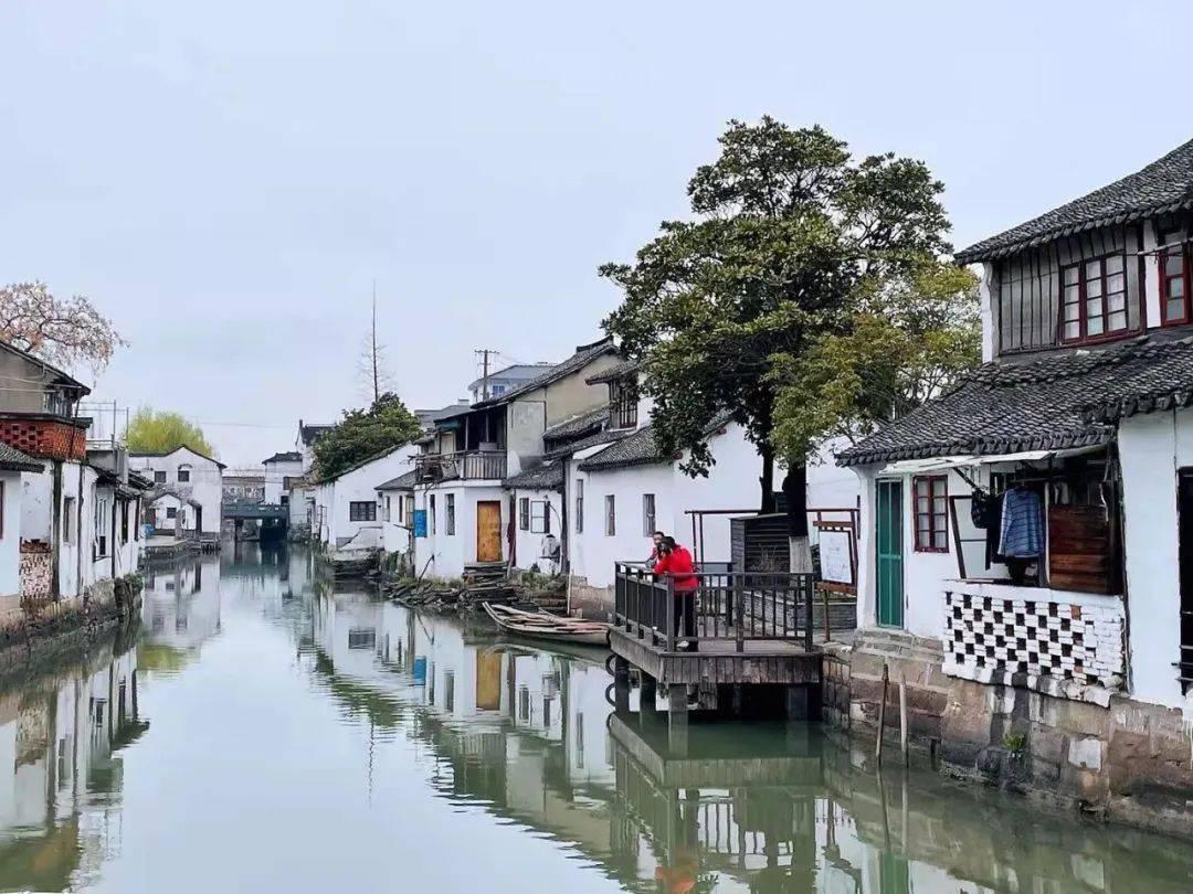 邱硕博士为锦城学子讲述“神话主义”中的“本土主义”